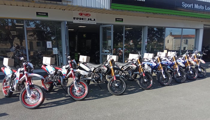 motorcycle rental Parthenay Array