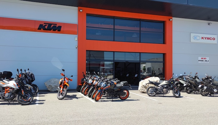 motorcycle rental Valence Array