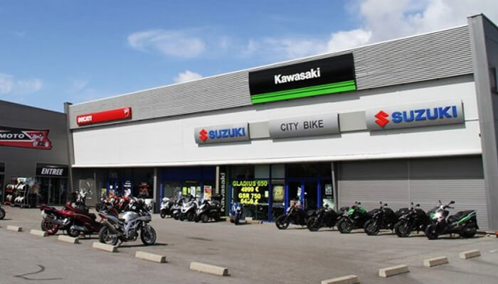 motorcycle rental Laval Array