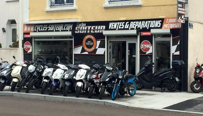 motorcycle rental Lorient Array