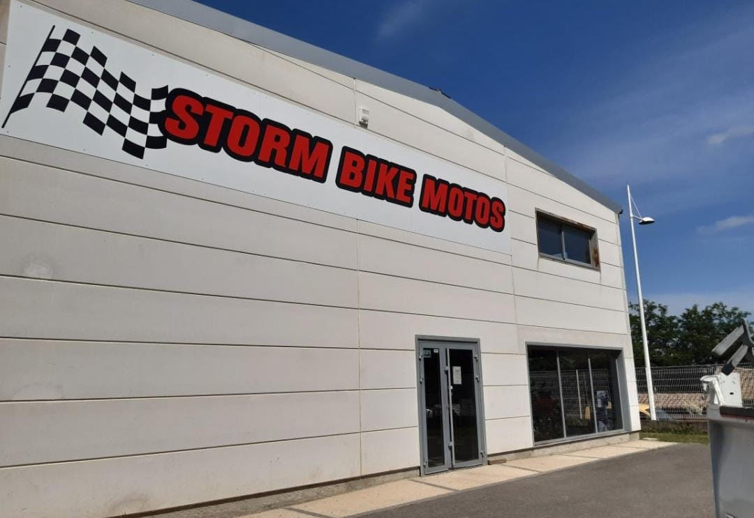 motorcycle rental Storm Bike Motos