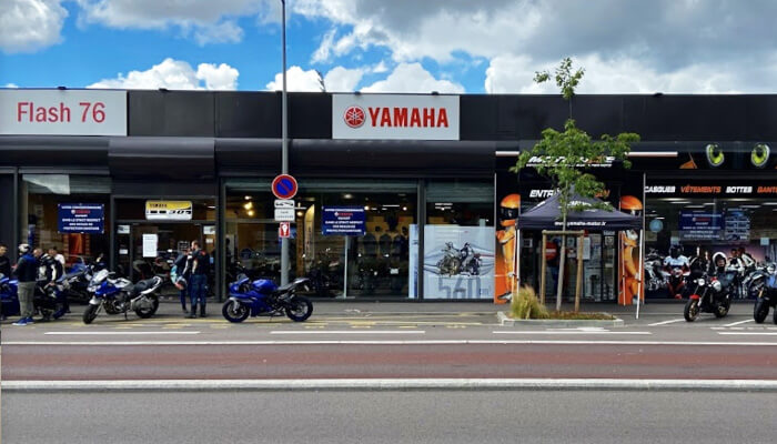 motorcycle rental Flash 76