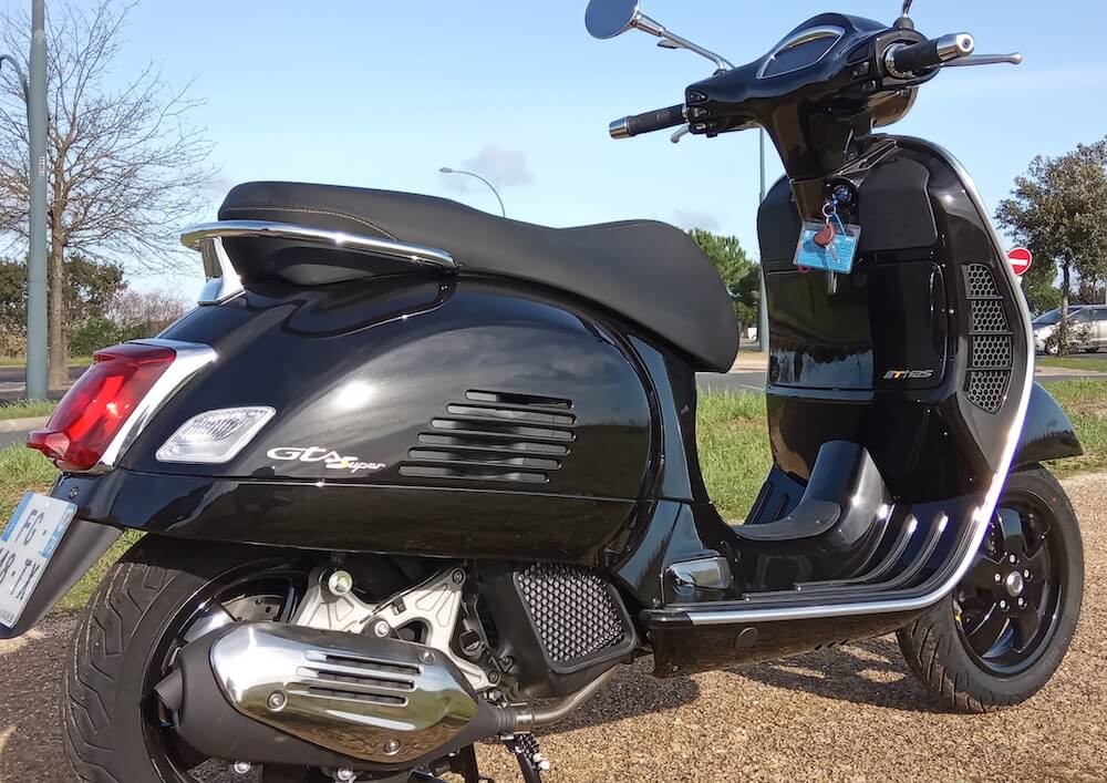 Location Vespa GTS 125 Supertech Niort Easy Renter