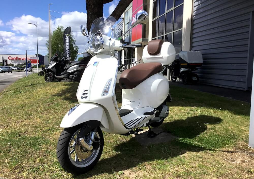 Location Vespa Primavera 125 ABS | Vannes | Easy Renter