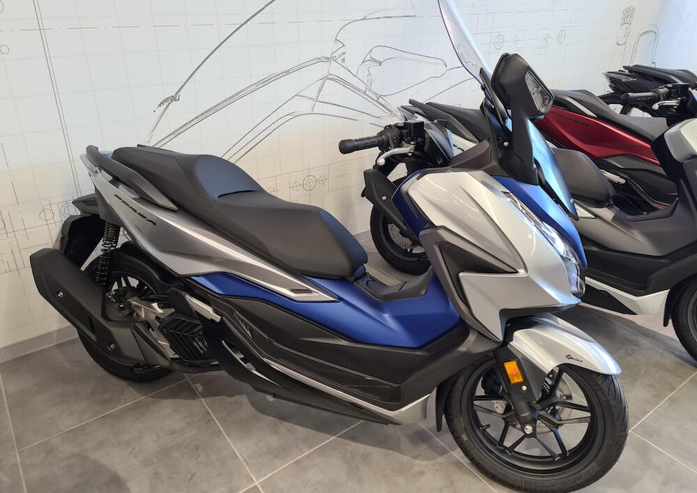 Location scooter Montpellier Honda 125 Forza 1