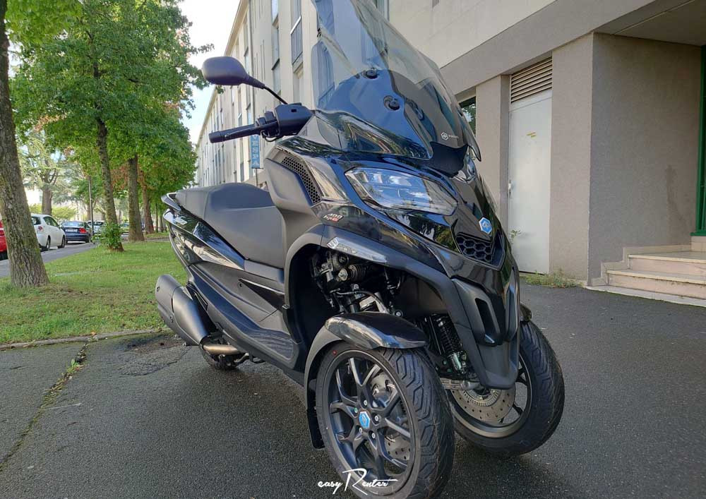 location moto royan Honda CB125R 2