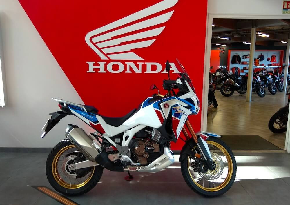 Location moto Rennes Honda CB 650 R 3