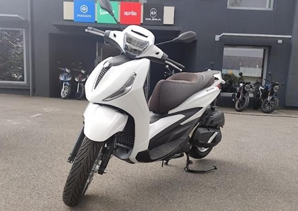 location scooter Nantes Piaggio Beverly 400 HPE A2 16255
