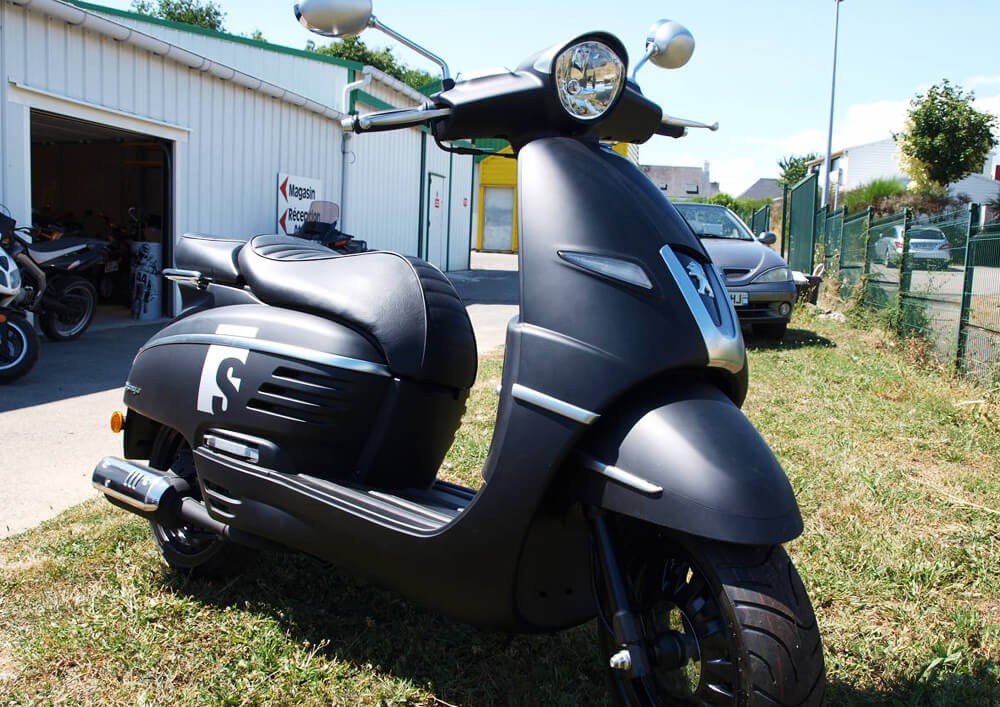 Location scooter Peugeot 125 Django Auray Easy Renter