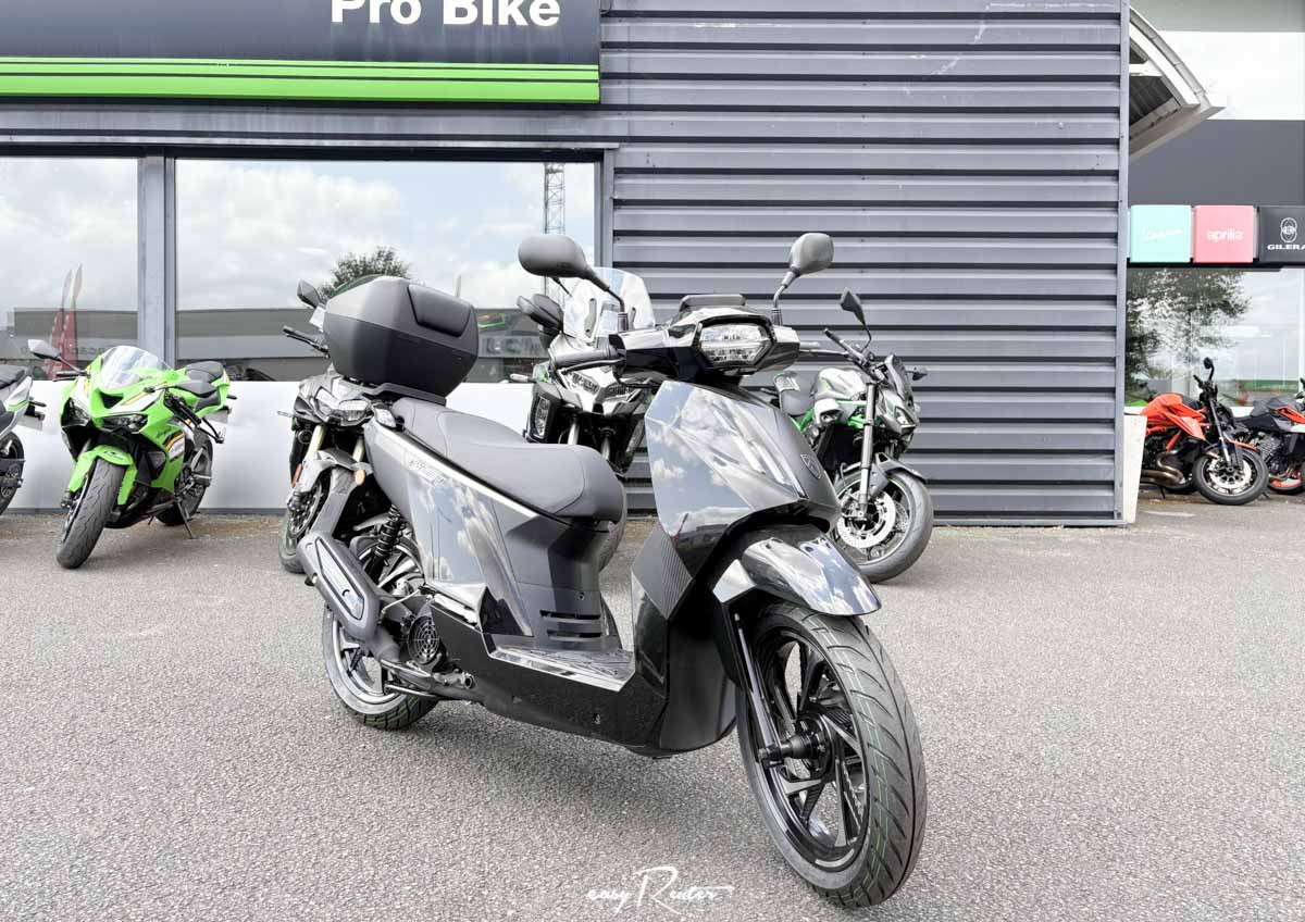 location moto Angers Kawasaki Z900 RS 15641