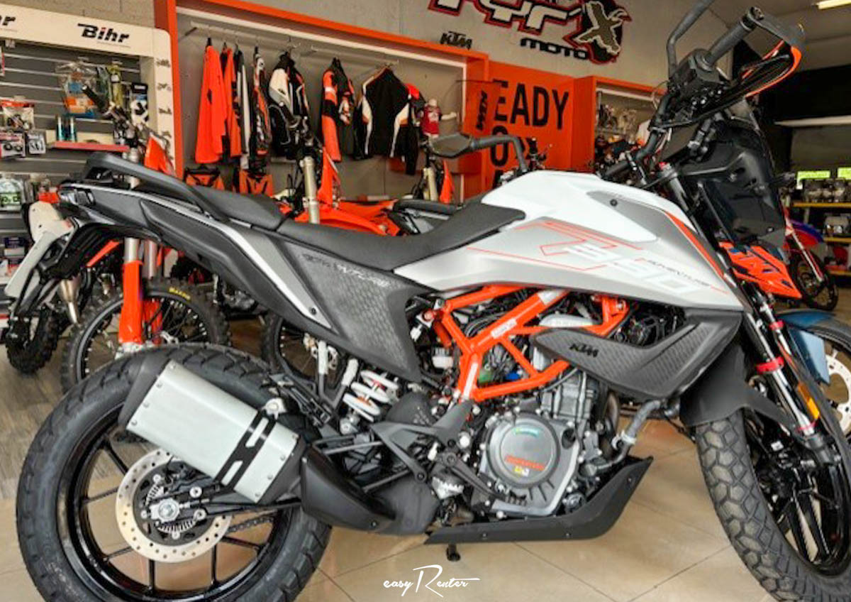 Location moto Pau KTM 790 Duke L 1