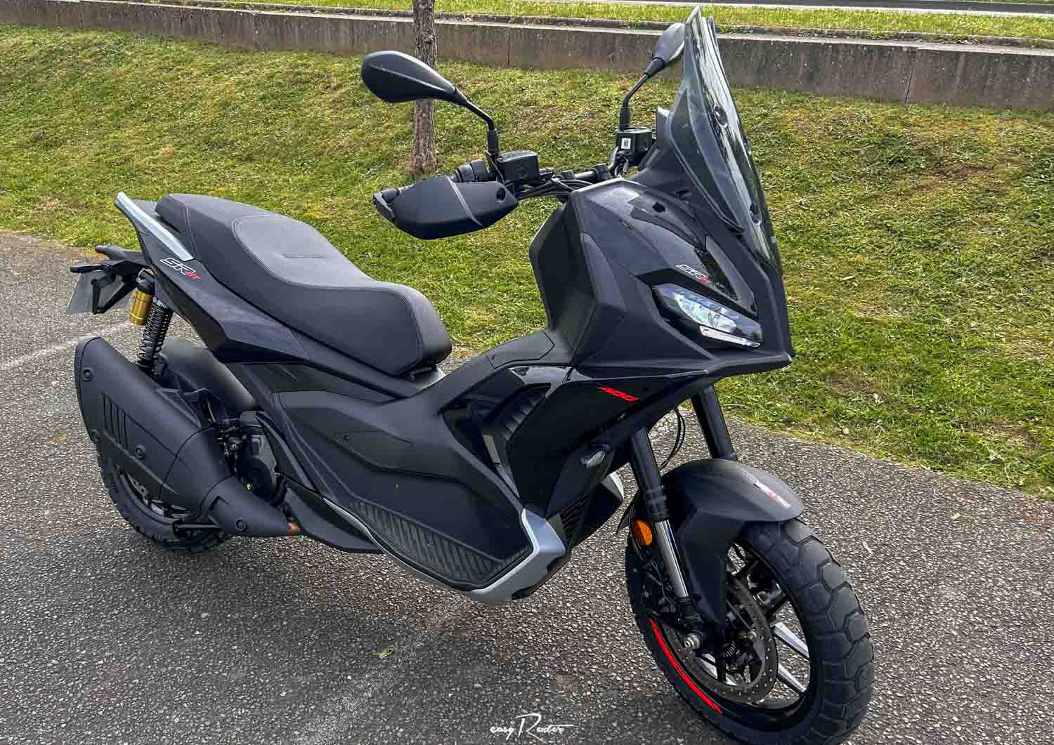 Location moto Mayenne Aprilia TUONO V4 1100 FACTORY MY19 1