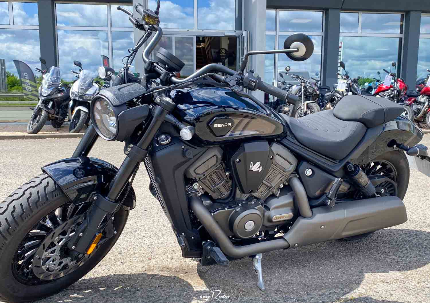 location moto royan Honda CB125R 2