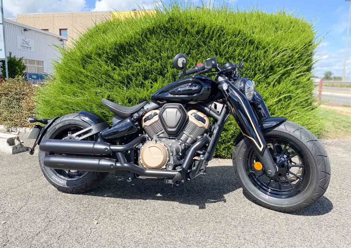 location moto royan Honda CB125R 2