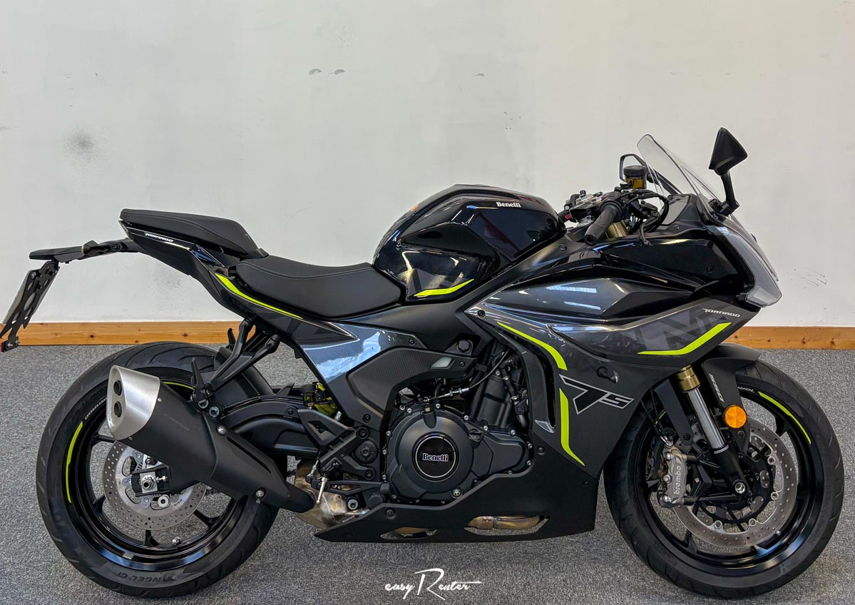 location moto royan Honda CB125R 2