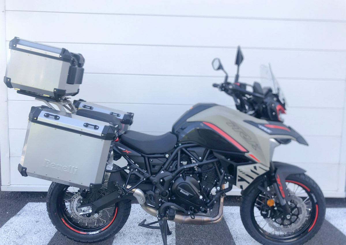 Location moto Benelli Trek 502 0