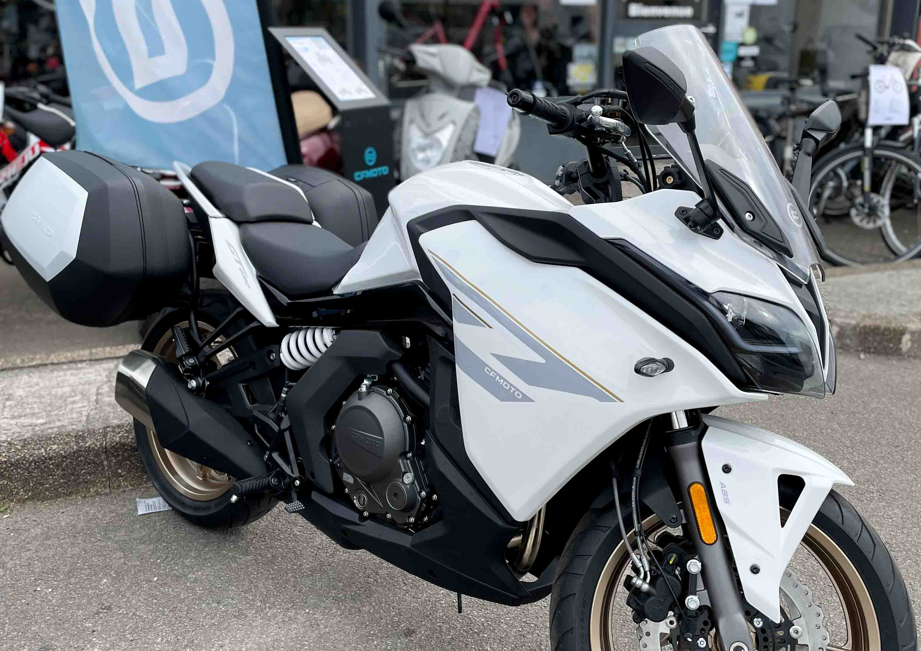 Location moto Pau KTM 790 Duke L 1