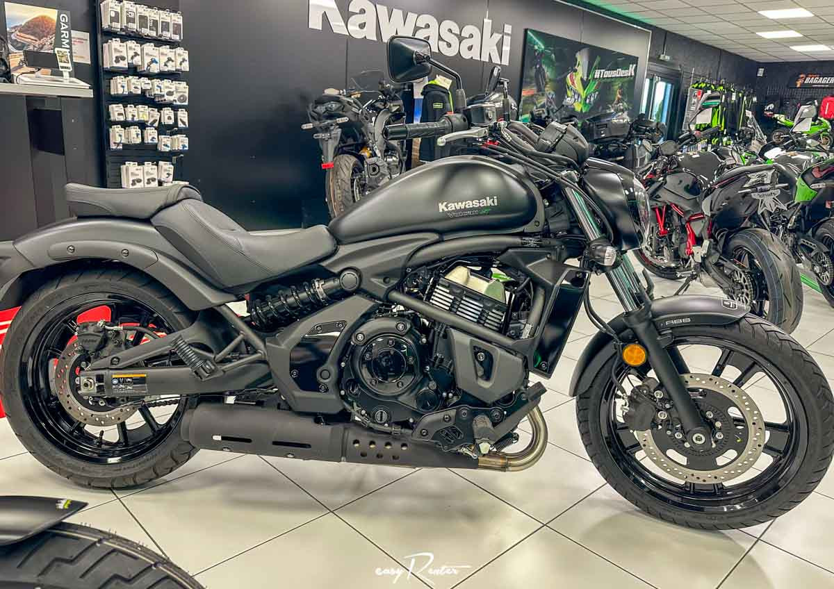 Location moto La Rochelle Kawasaki Z 900 RS 1
