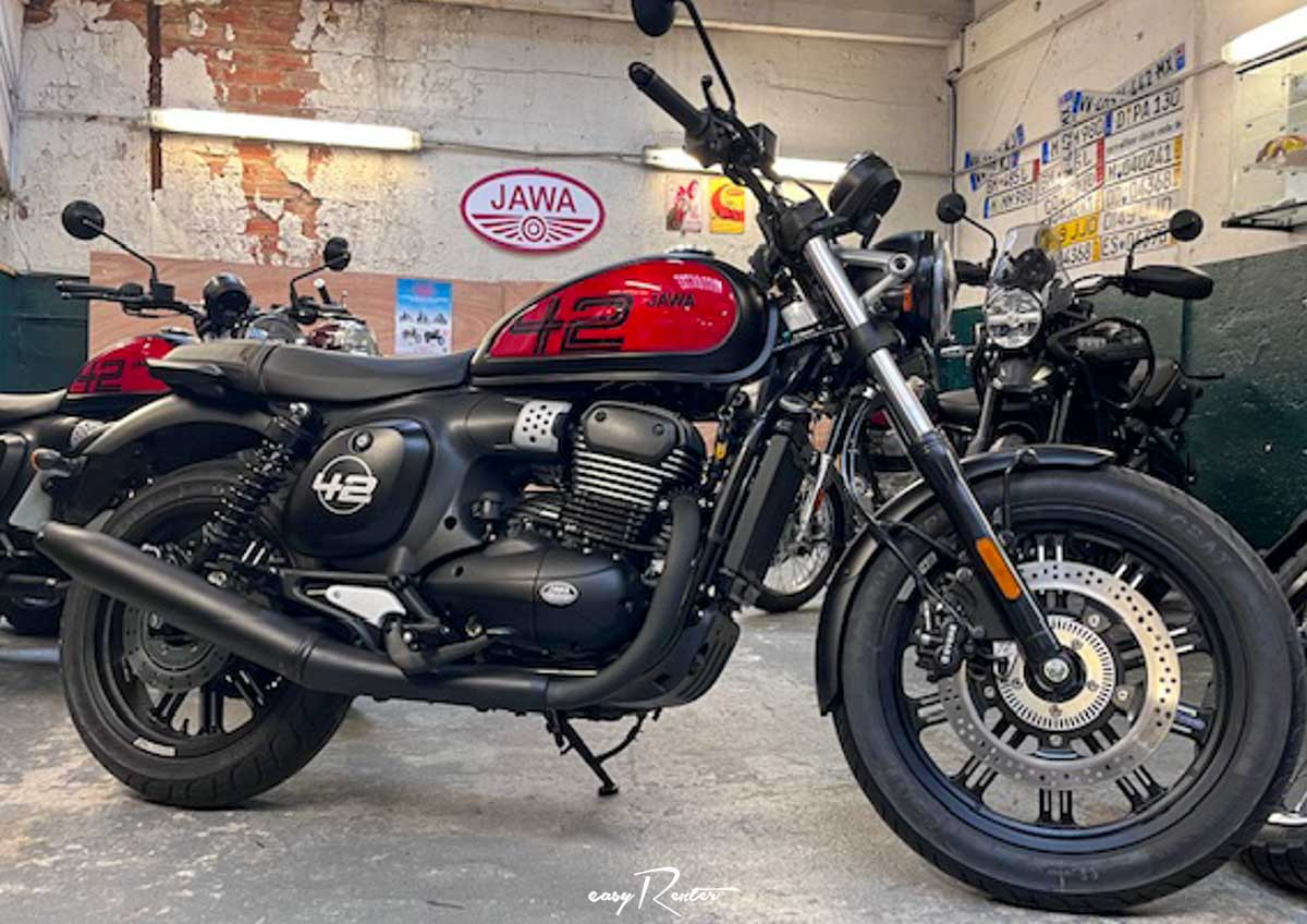 location moto Levallois-Perret JAWA 350 42 FJ  1