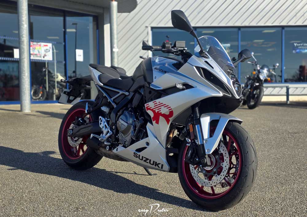 location moto Vannes Suzuki GSX-8R 1