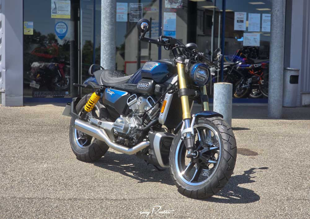 location scooter Vannes Hyosung GV 125 X 1