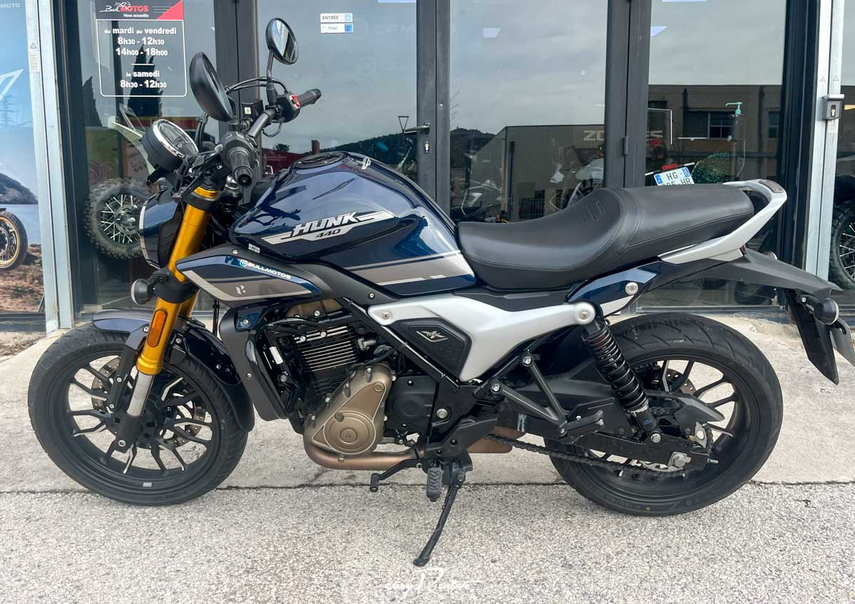 location moto royan Honda CB125R 2