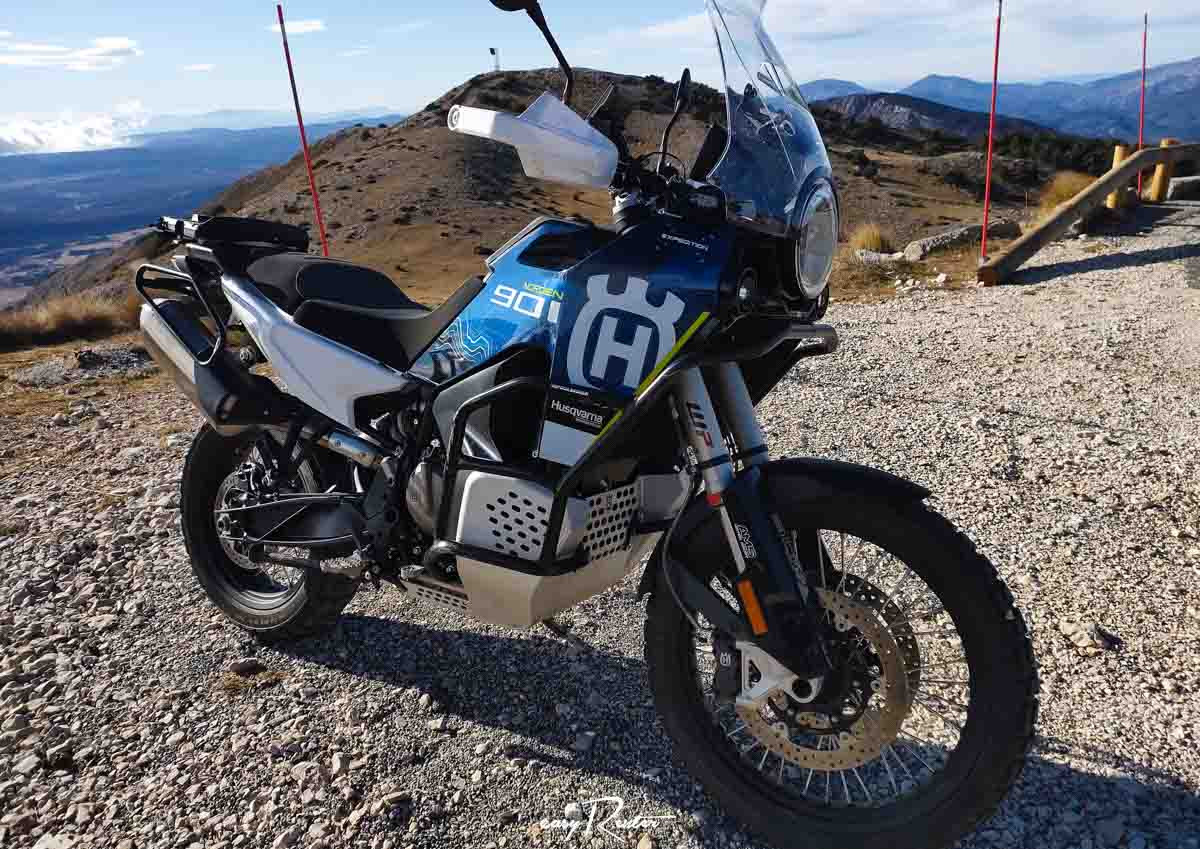 location moto Carcès Husqvarna 901 Norden Expedition 1