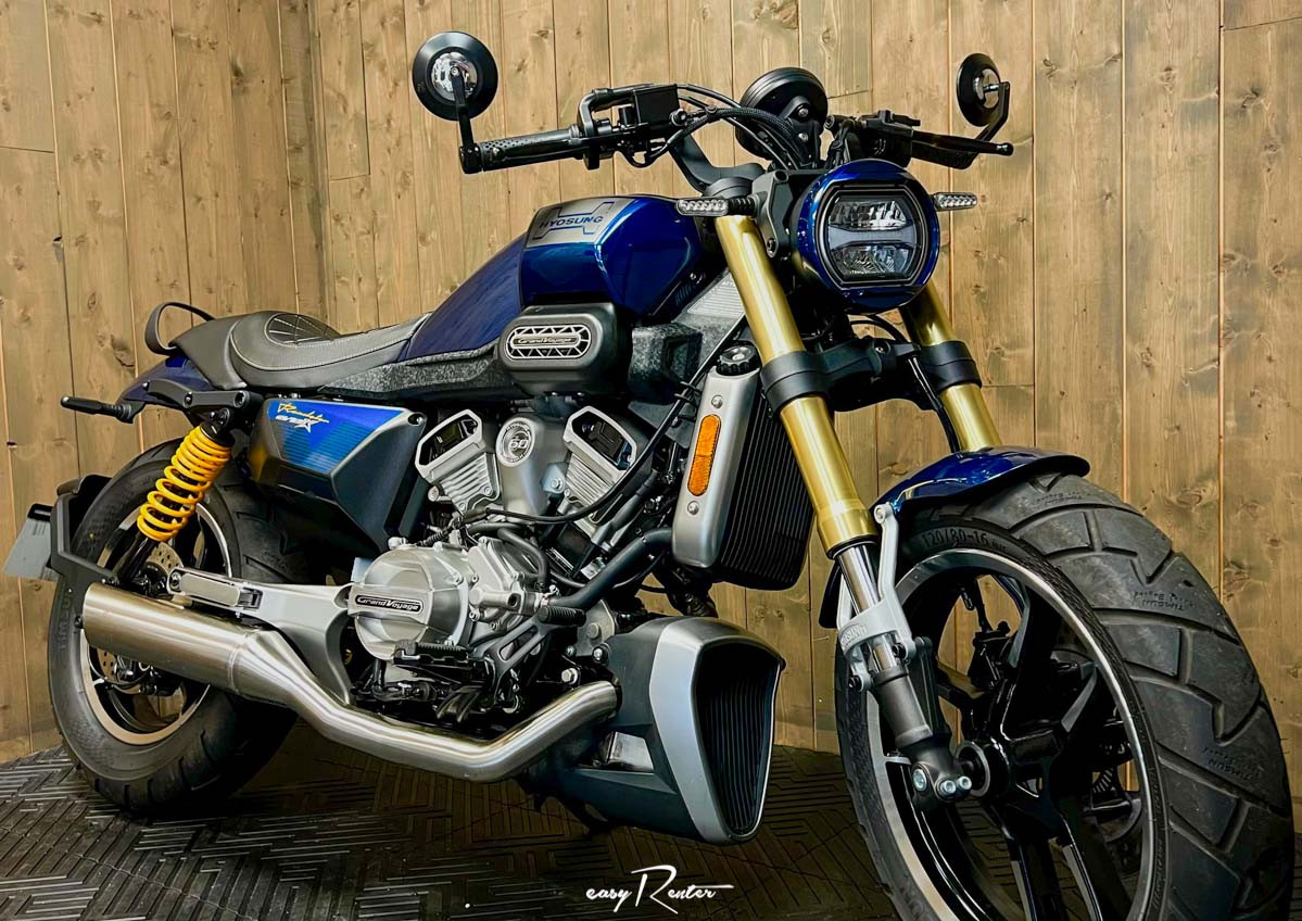 location moto Vannes Hyosung GV 125 X 1