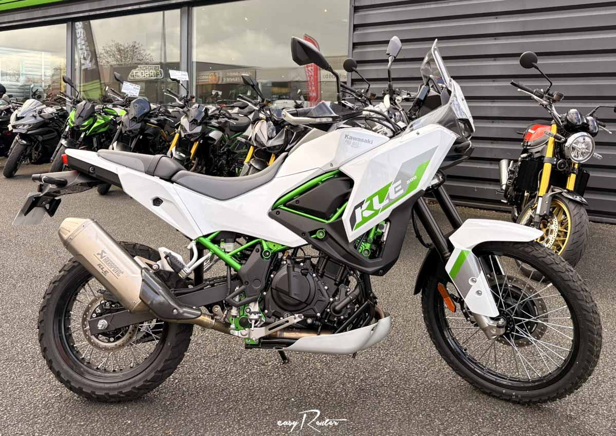 location moto Angers Kawasaki Z900 RS 15641