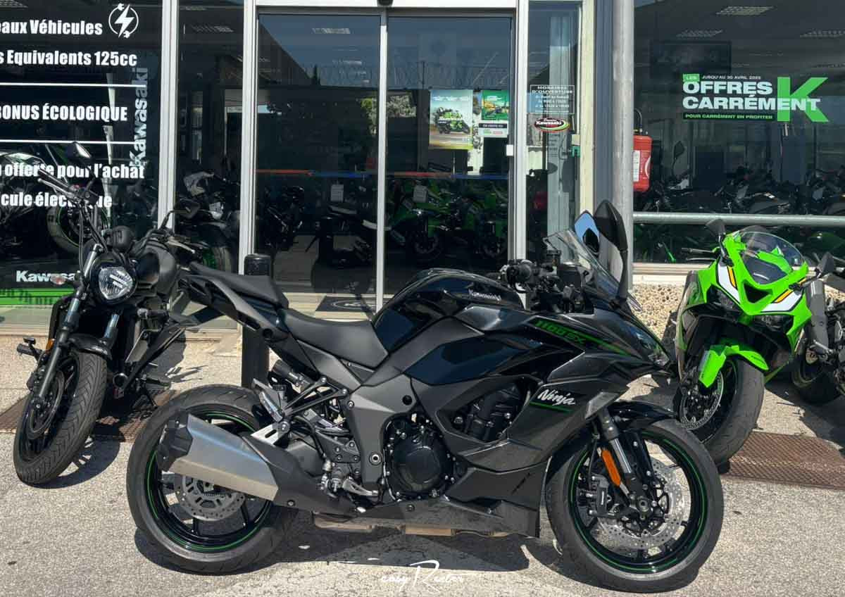 Location moto La Rochelle Kawasaki Z 900 RS 1