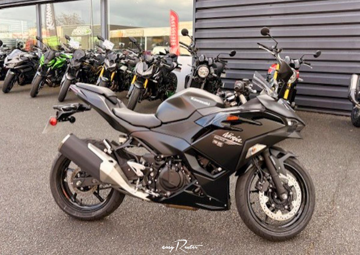 location moto Angers Kawasaki Z900 RS 15641