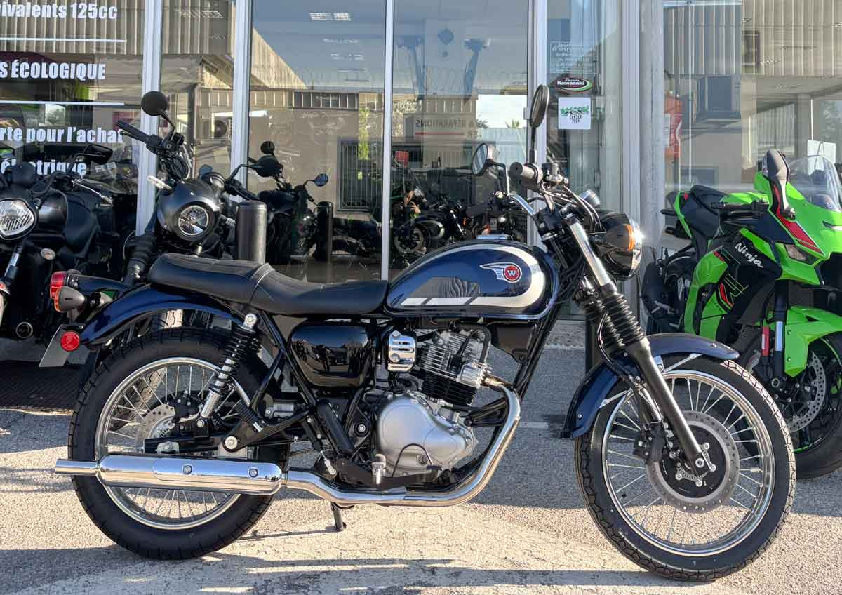 Location moto La Rochelle Kawasaki Z 900 RS 1