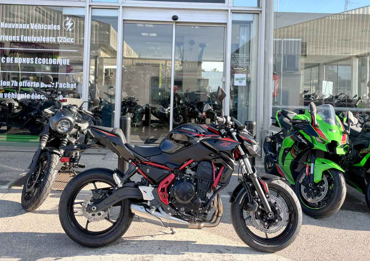 Location moto La Rochelle Kawasaki Z 900 RS 1