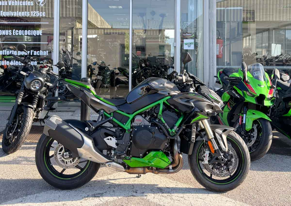 Location moto La Rochelle Kawasaki Z 900 RS 1
