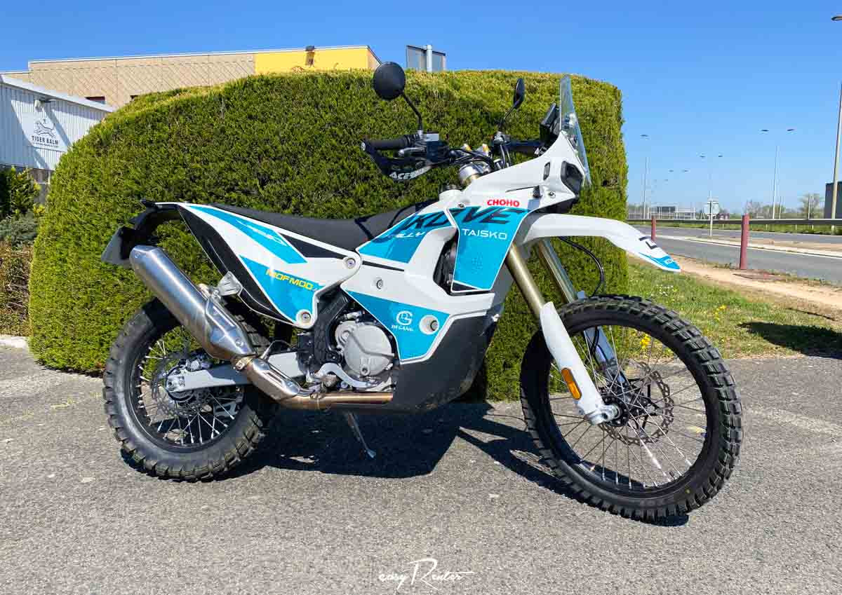 location moto royan Honda CB125R 2