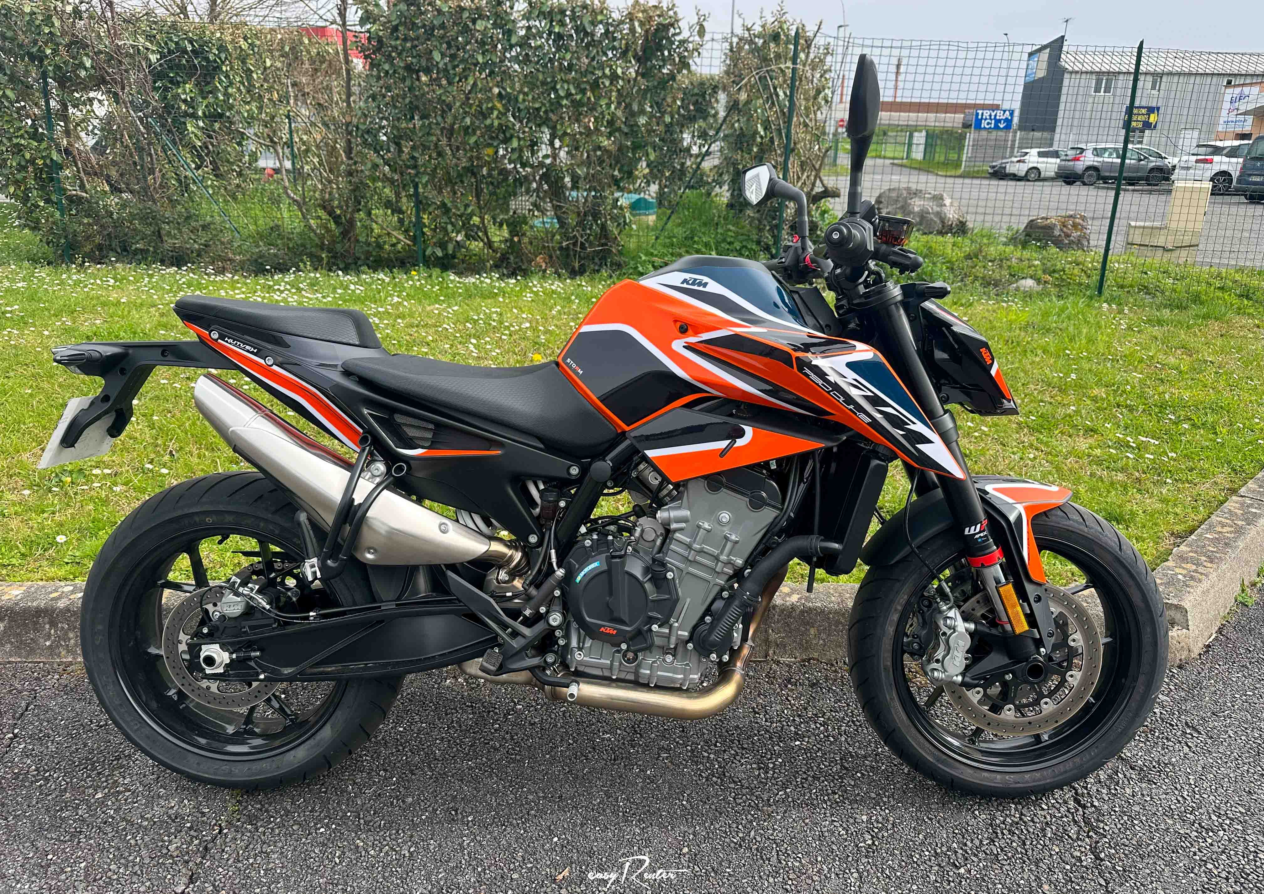 location moto Angers KTM 890 Duke L 15589