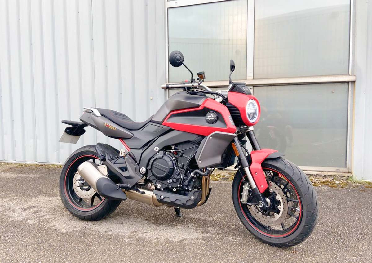 location moto royan Honda CB125R 2