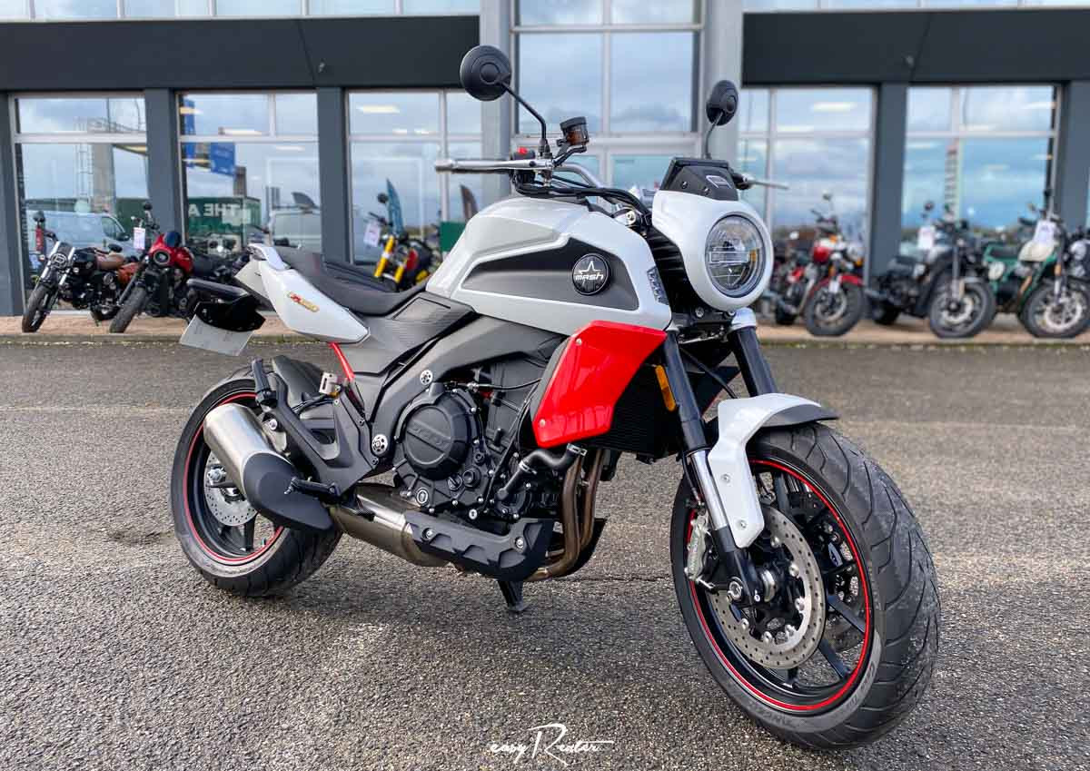 location moto royan Honda CB125R 2