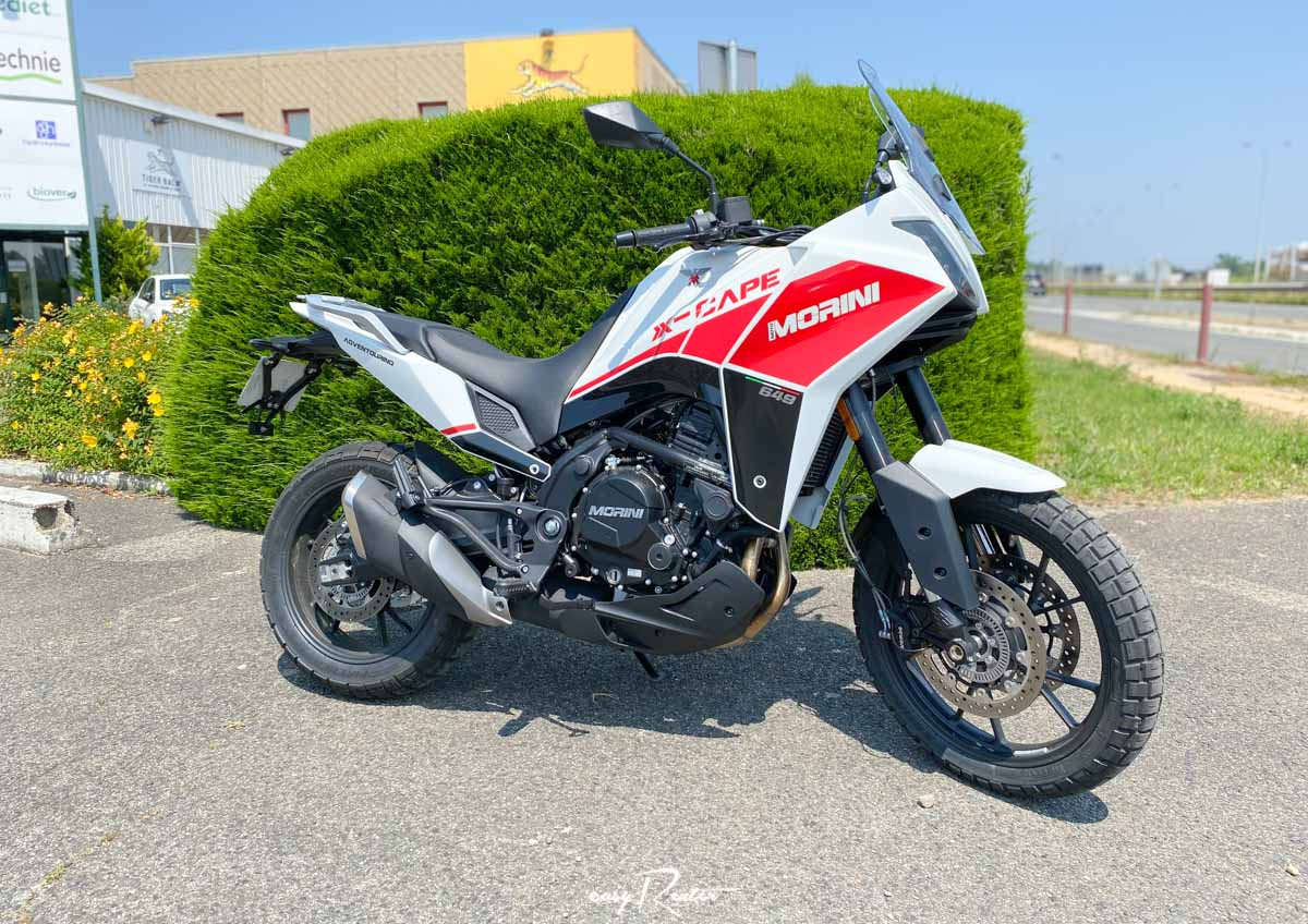 location moto royan Honda CB125R 2