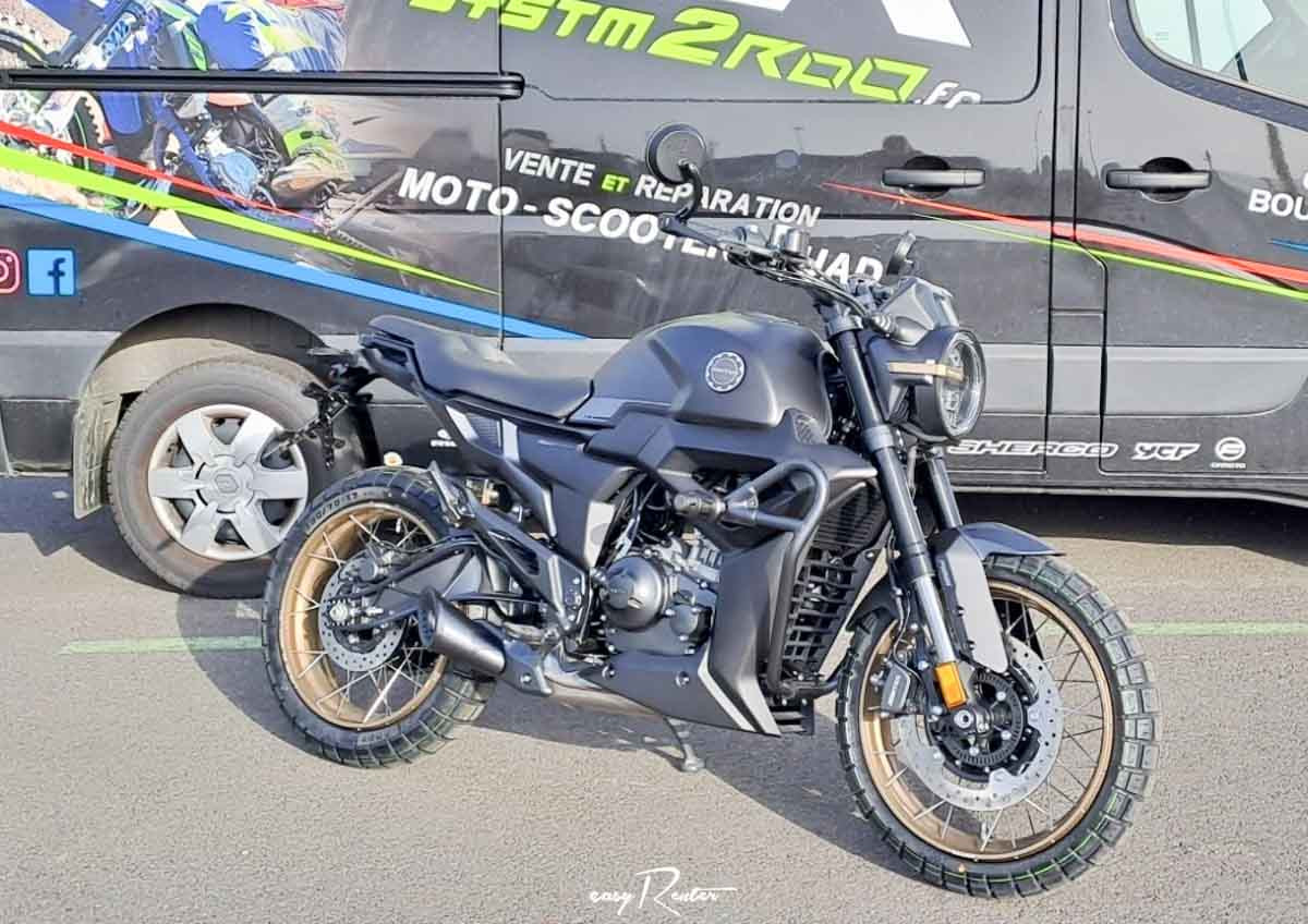 Location moto Benelli Trek 502 0