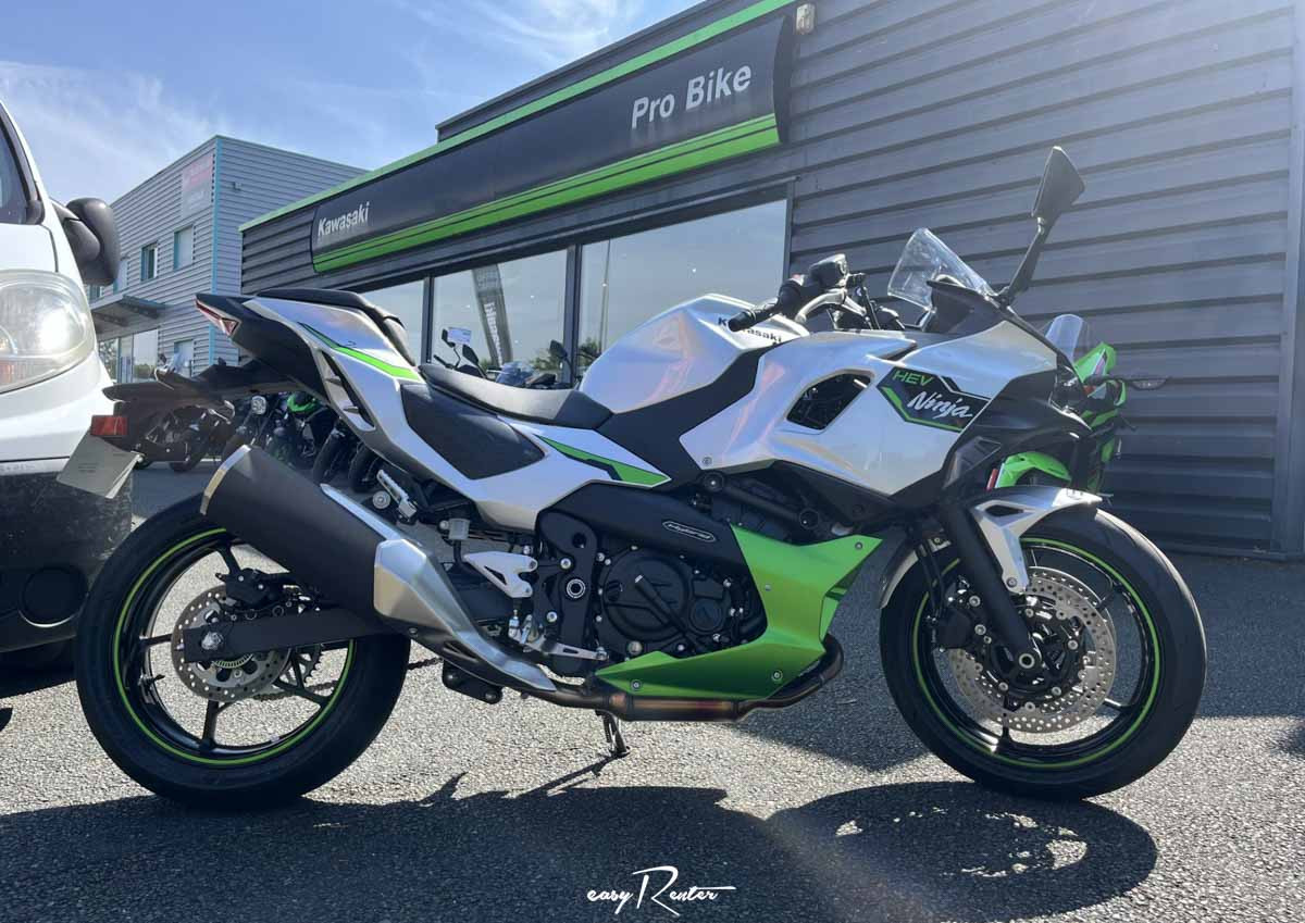 location moto Angers Kawasaki Z900 RS 15641