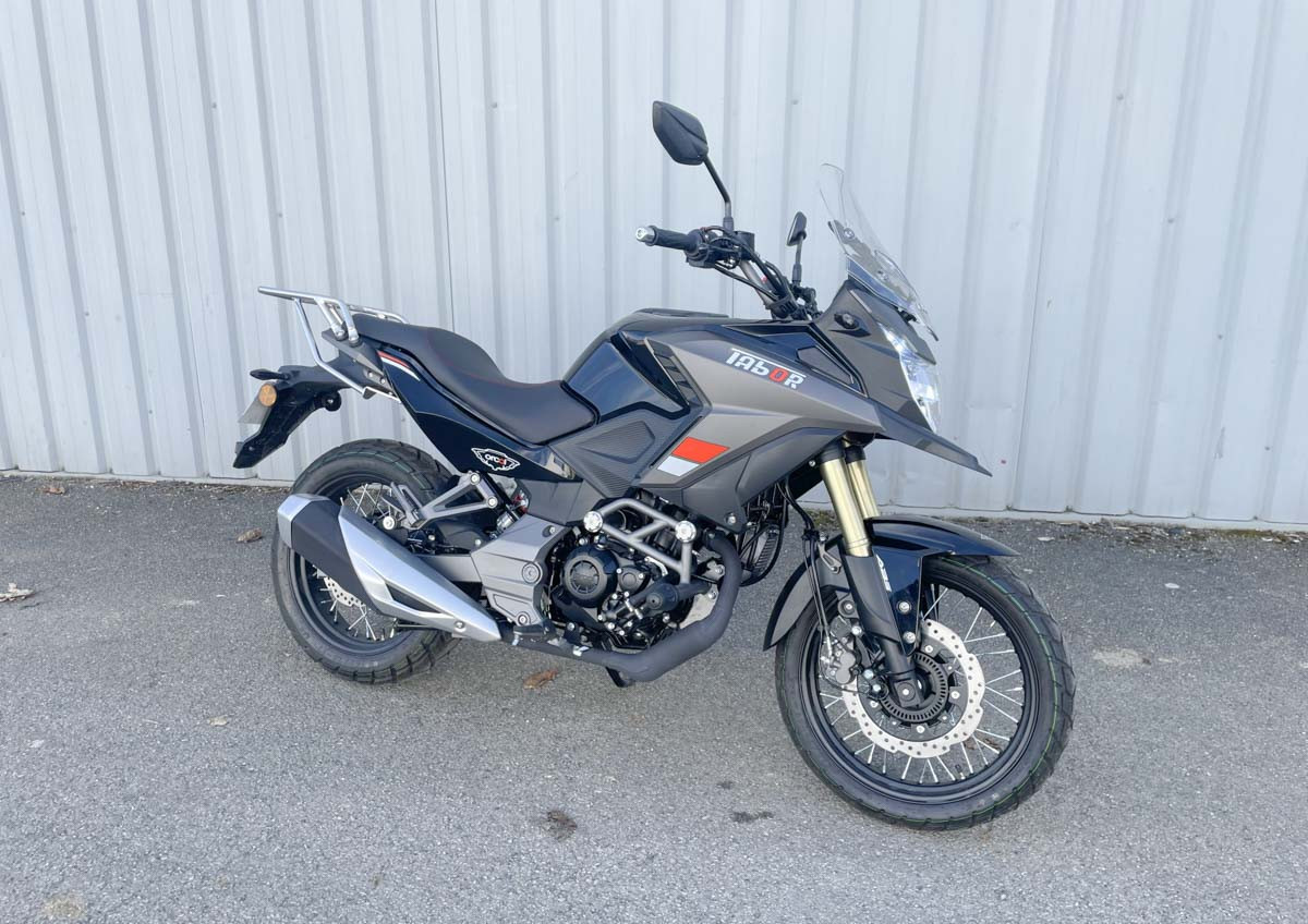 location moto royan Honda CB125R 2