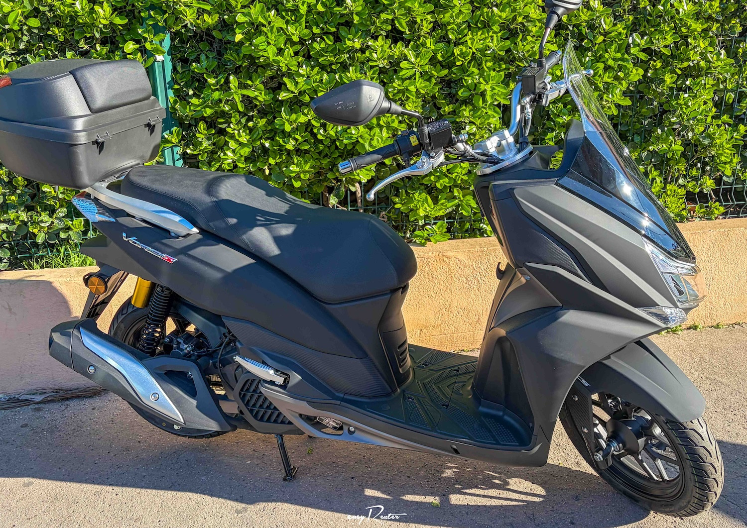 location moto royan Honda CB125R 2