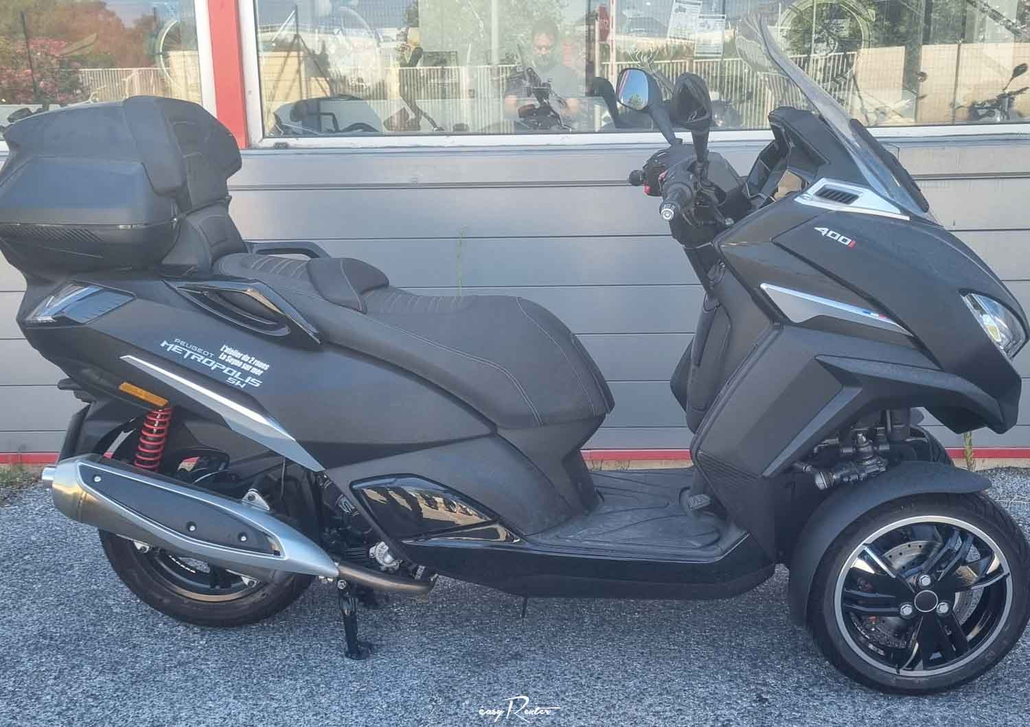 location moto royan Honda CB125R 2