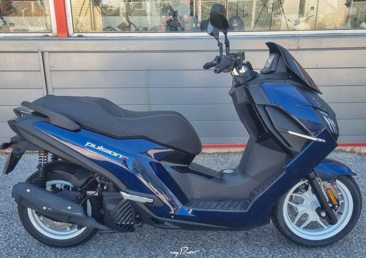 location moto royan Honda CB125R 2