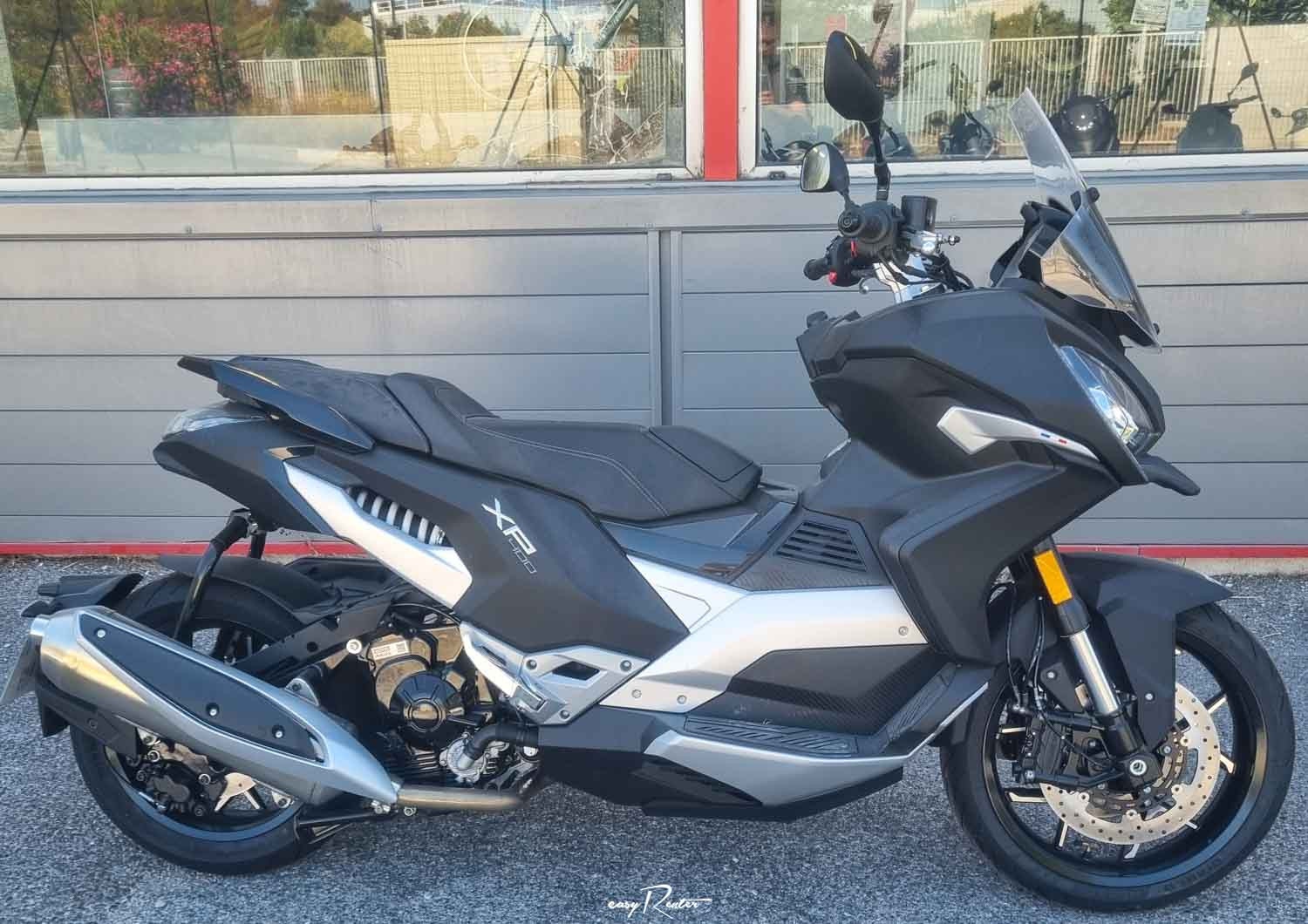 location moto royan Honda CB125R 2