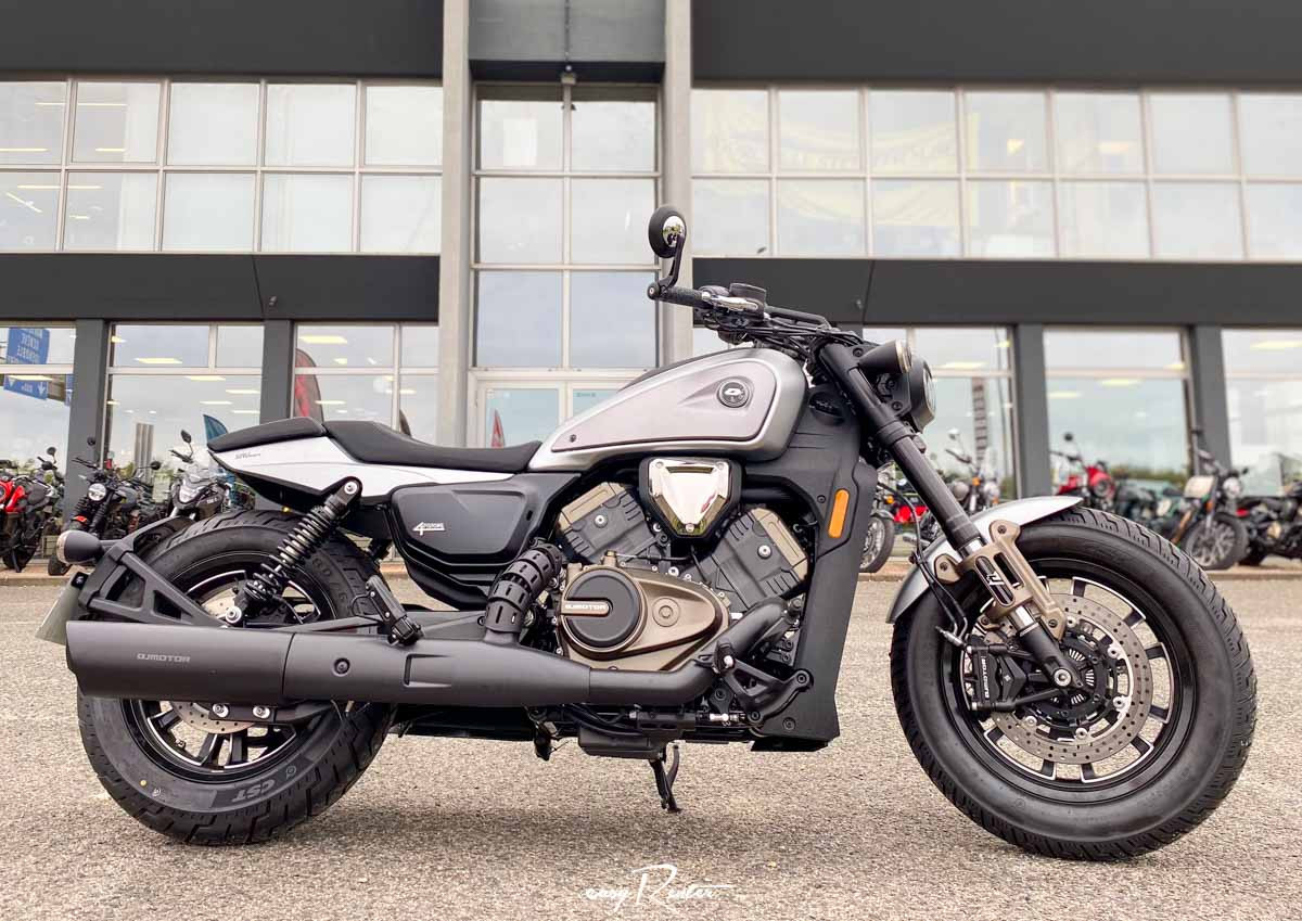 location moto royan Honda CB125R 2