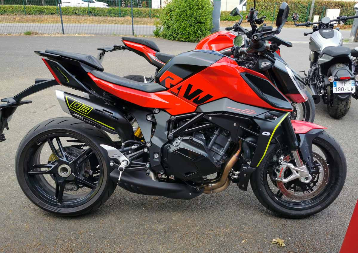 location moto royan Honda CB125R 2