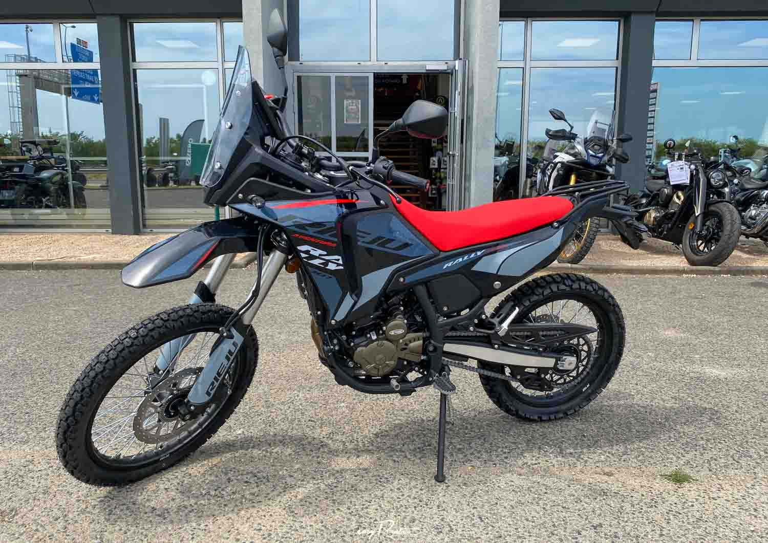 location moto royan Honda CB125R 2