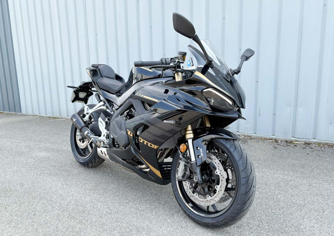 location moto royan Honda CB125R 2
